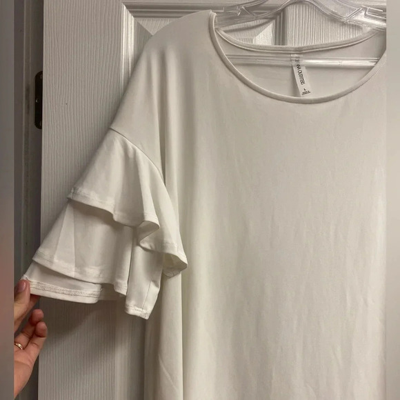 Zenana Outfitters Boutique Tunic Top With Ruffle Sleeves Size Large - Picture 2 of 3